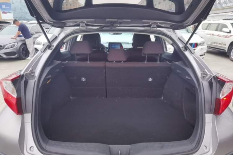 Used Toyota IZOA 2021 2.0L Yichi Version Trunk