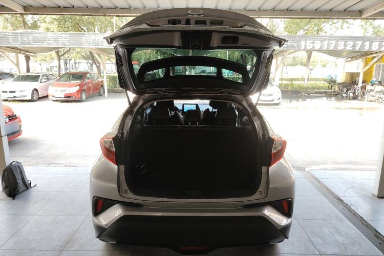 Used Toyota IZOA 2021 Dual-Motor 2.0L Yi Xing Edition Trunk