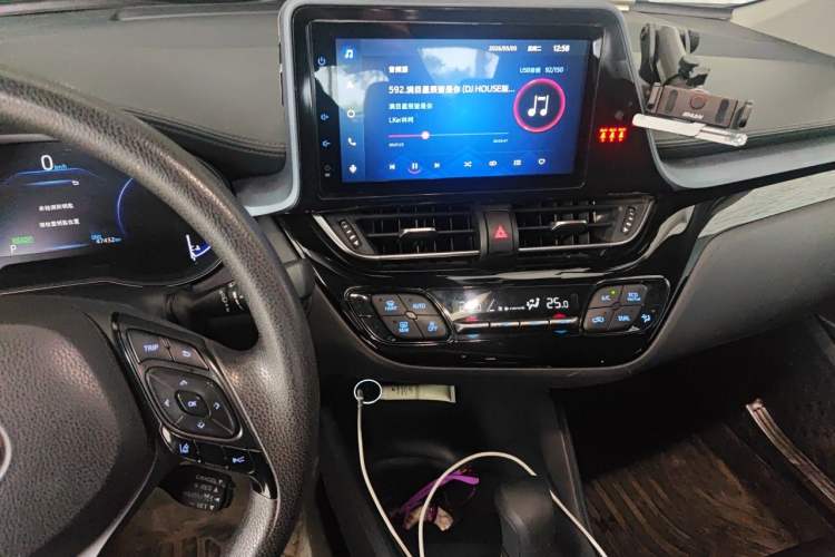 Used Toyota IZOA 2021 Dual-Motor 2.0L Yixiang Edition Audio And AC Panel