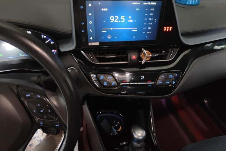 Used Toyota IZOA 2021 Dual-Motor 2.0L Yichi Edition Audio And AC Panel