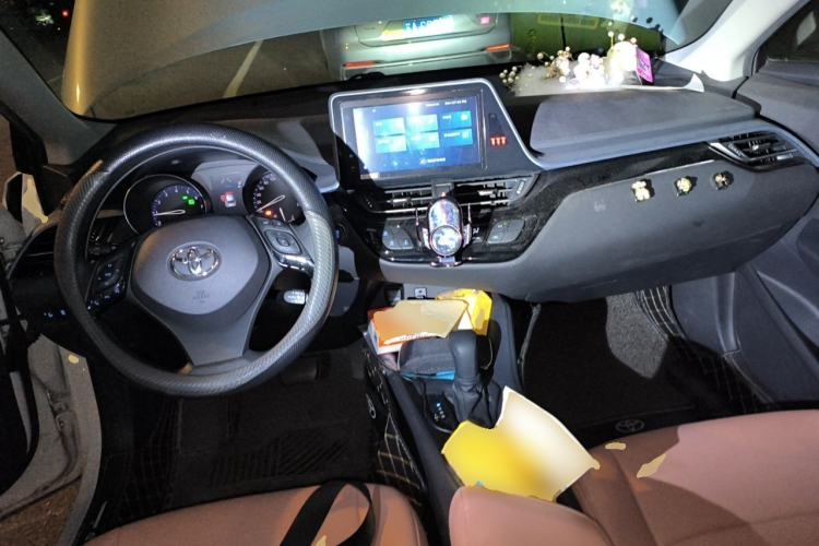 Used Toyota IZOA 2021 2.0L Enjoy Edition Center Console
