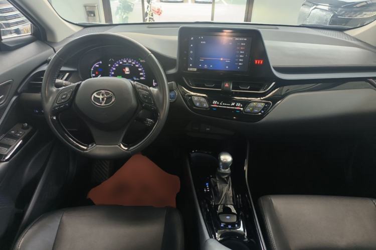Used Toyota IZOA 2021 Dual-Motor 2.0L Yichi Edition Center Console