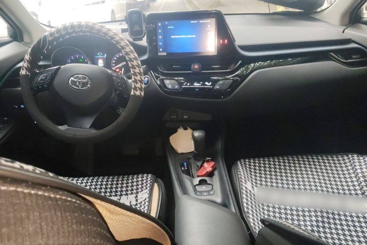 Used Toyota IZOA 2021 2.0L Enjoy Edition Center Console