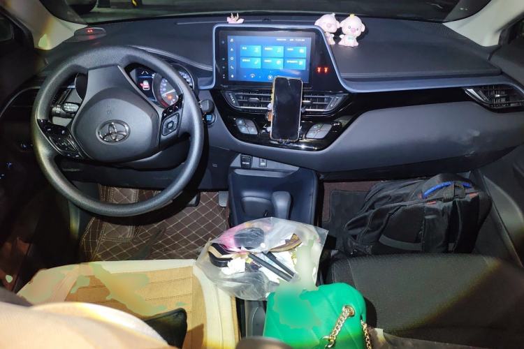 Used Toyota IZOA 2021 2.0L Enjoy Edition Center Console