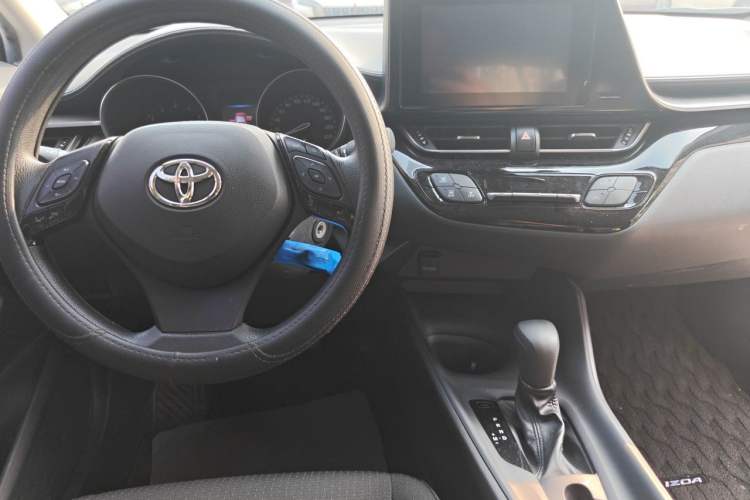 Used Toyota IZOA 2021 2.0L Yixing Version Center Console
