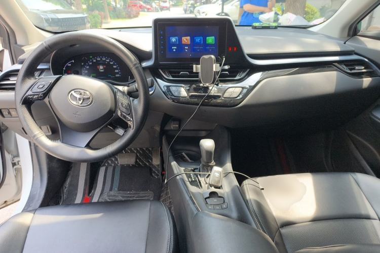 Used Toyota IZOA 2021 Dual-Motor 2.0L Yixiang Edition Center Console
