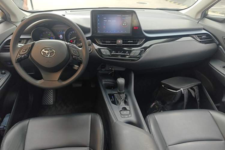 Used Toyota IZOA 2021 2.0L Yixing Version Center Console
