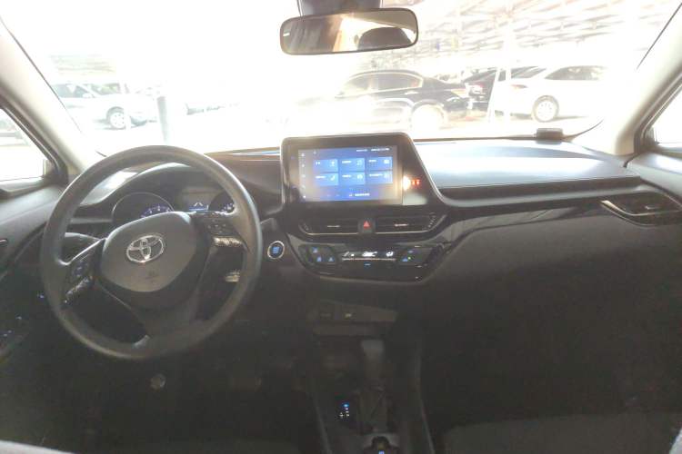 Used Toyota IZOA 2021 2.0L Enjoy Edition Center Console