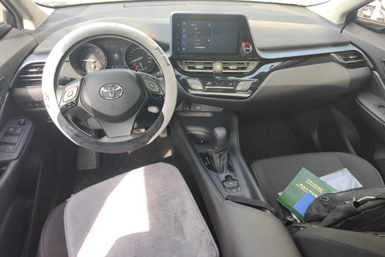 Used Toyota IZOA 2021 2.0L Enjoy Edition Center Console