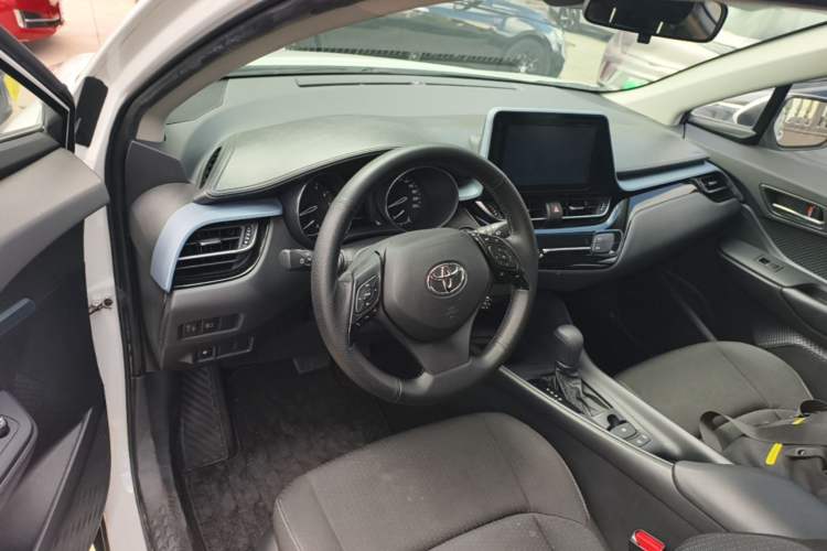 Used Toyota IZOA 2021 2.0L Enjoy Edition Center Console