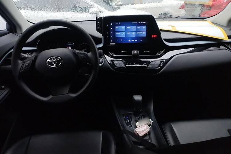 Used Toyota IZOA 2021 2.0L Enjoy Edition Center Console