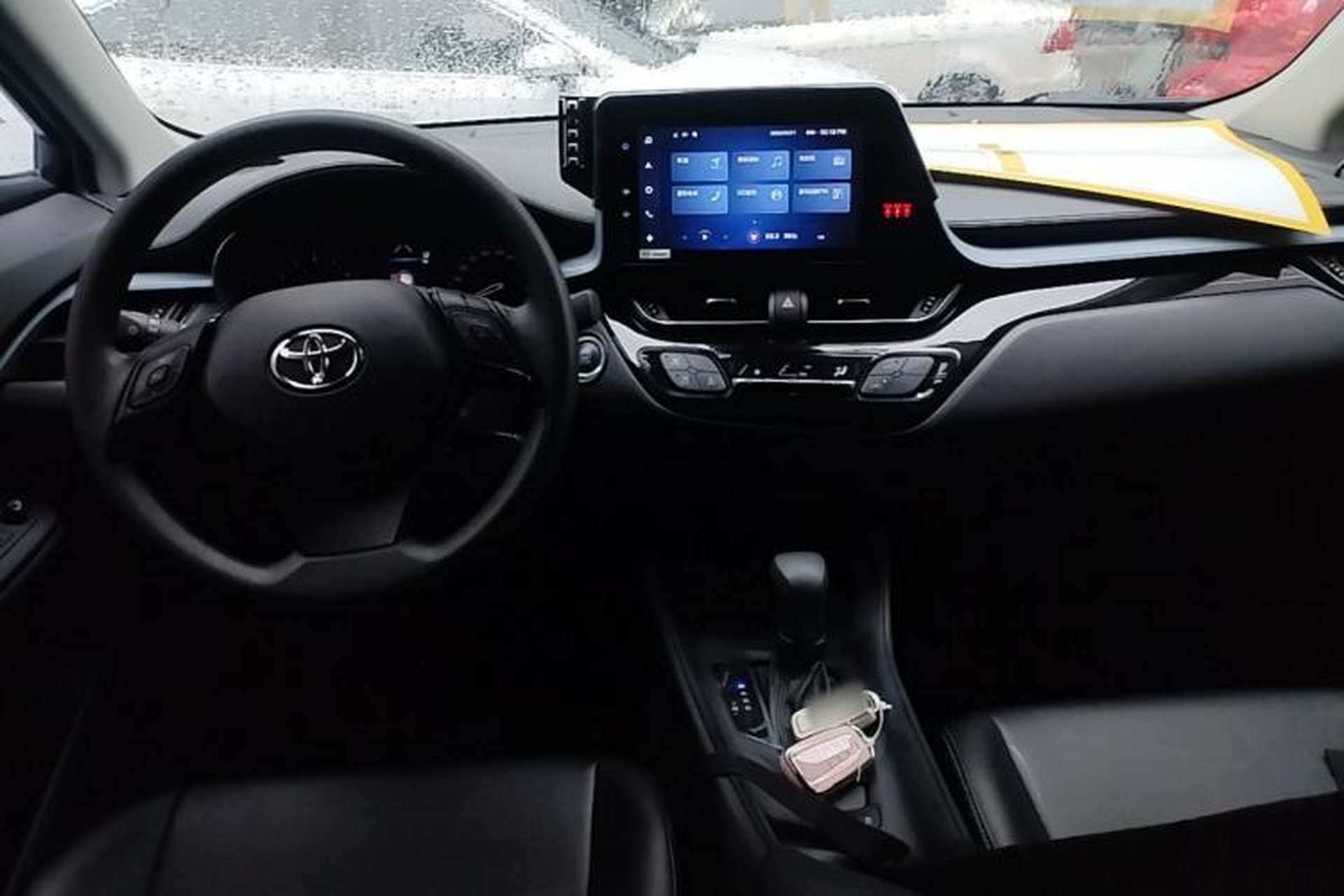 Used Toyota IZOA 2021 2.0L Enjoy Edition Center Console