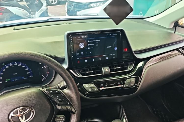 Used Toyota IZOA 2021 Dual-Motor 2.0L Yi Xing Edition Center Console