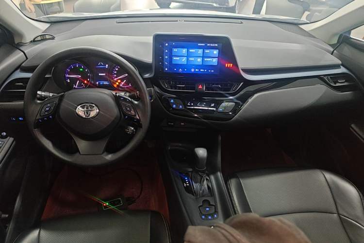 Used Toyota IZOA 2021 2.0L Enjoy Edition Center Console