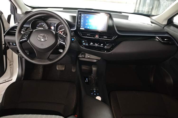 Used Toyota IZOA 2021 2.0L Enjoy Edition Center Console