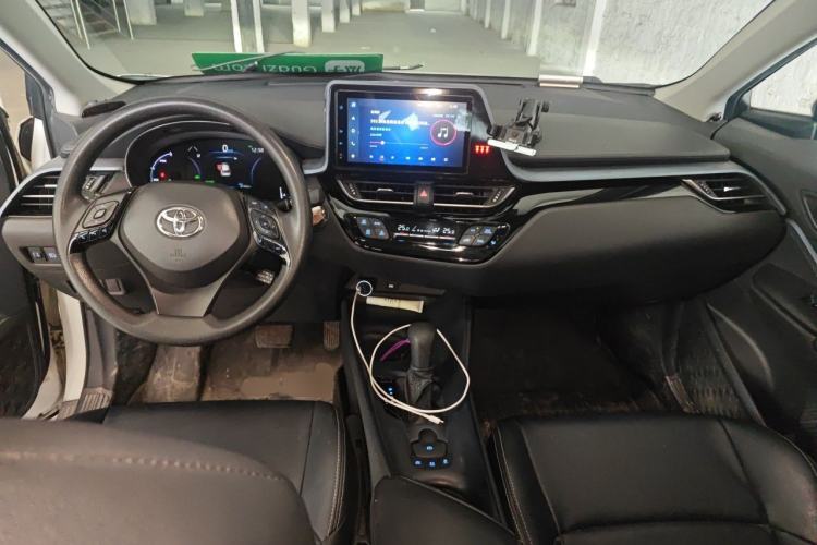 Used Toyota IZOA 2021 Dual-Motor 2.0L Yixiang Edition Center Console