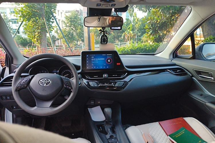 Used Toyota IZOA 2021 2.0L Enjoy Edition Center Console