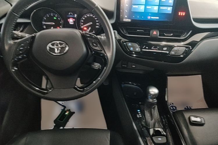 Used Toyota IZOA 2021 2.0L Yichi Version Center Console