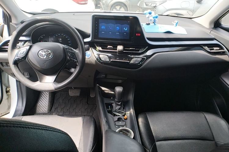 Used Toyota IZOA 2021 Dual-Motor 2.0L Yixiang Edition Center Console