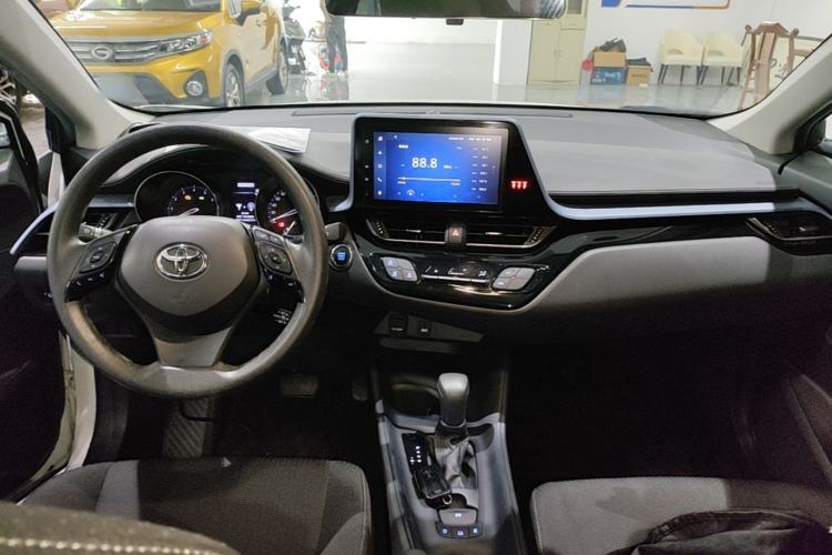 Used Toyota IZOA 2021 2.0L Enjoy Edition Center Console