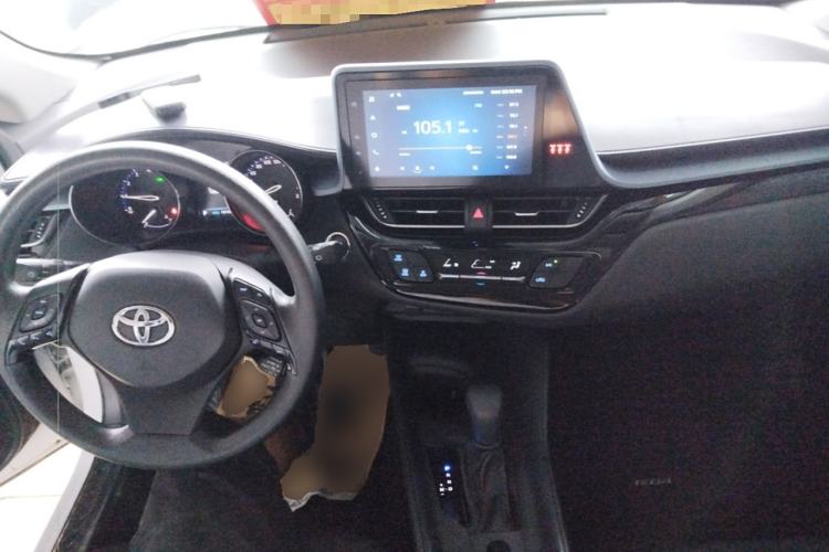 Used Toyota IZOA 2021 2.0L Enjoy Edition Center Console
