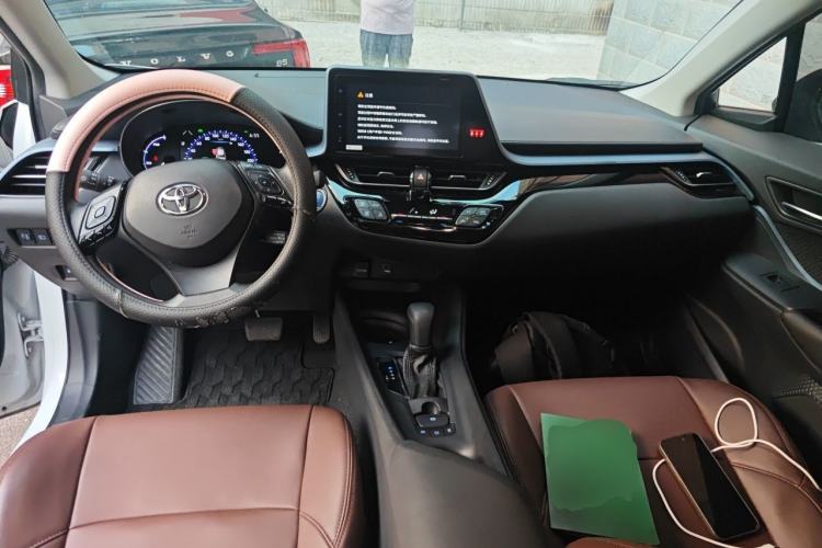 Used Toyota IZOA 2021 Dual-Motor 2.0L Yixiang Edition Center Console