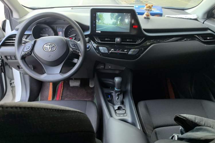 Used Toyota IZOA 2021 2.0L Yidong Edition Center Console