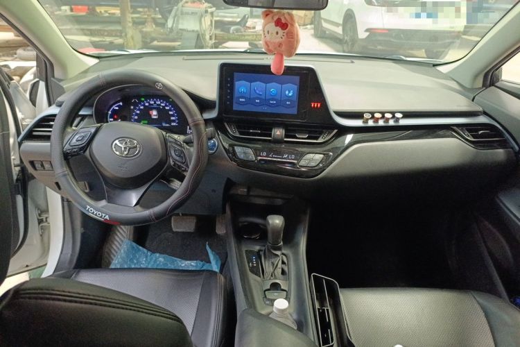 Used Toyota IZOA 2021 Dual-Motor 2.0L Yi Xing Edition Center Console