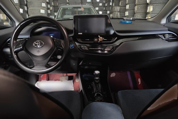 Used Toyota IZOA 2021 Dual-Motor 2.0L Yichi Edition Center Console