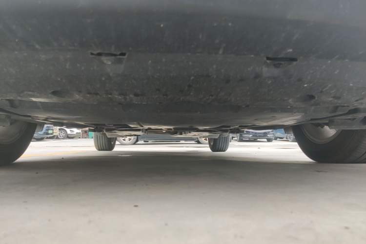 Used Toyota IZOA 2021 2.0L Yixing Version Chassis Front