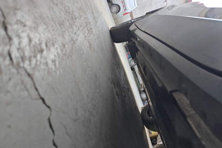 Used Toyota IZOA 2021 Dual-Motor 2.0L Yichi Edition Chassis Front Right