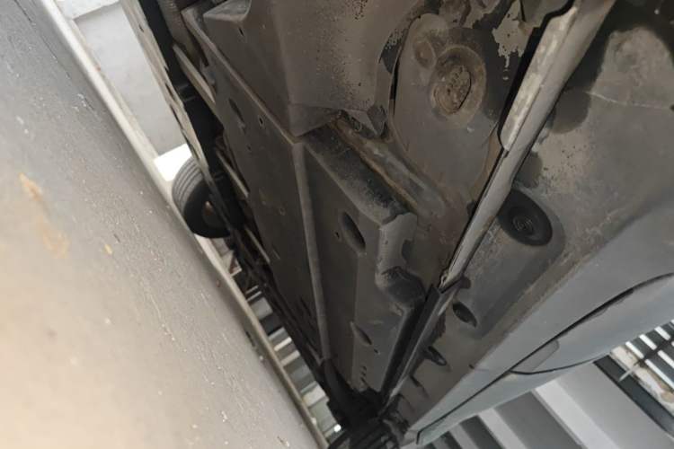Used Toyota IZOA 2021 Dual-Motor 2.0L Yixiang Edition Chassis Rear Right