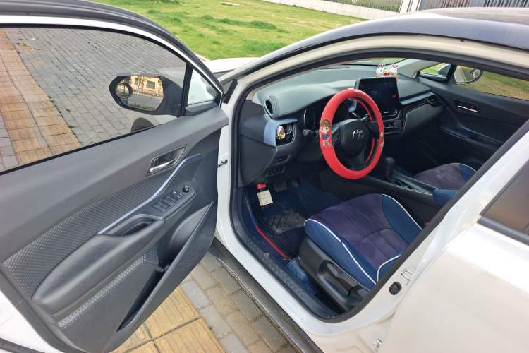 Used Toyota IZOA 2021 2.0L Enjoy Edition Driver Seat