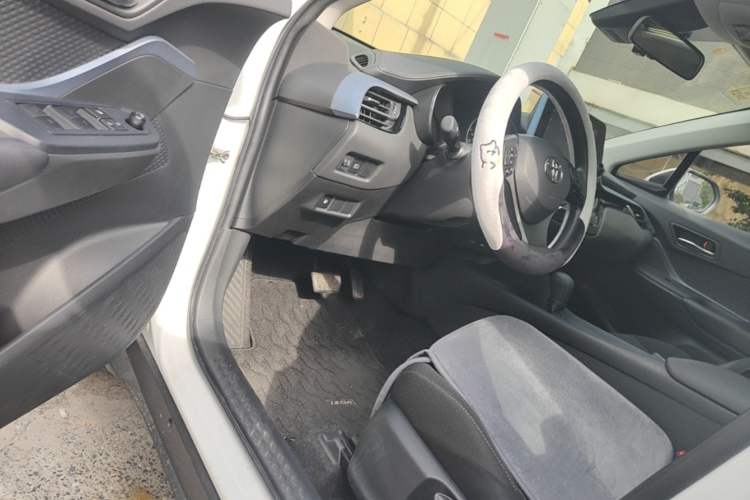 Used Toyota IZOA 2021 2.0L Enjoy Edition Driver Seat