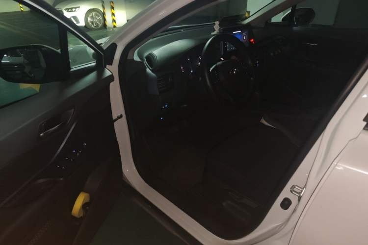 Used Toyota IZOA 2021 2.0L Enjoy Edition Driver Seat
