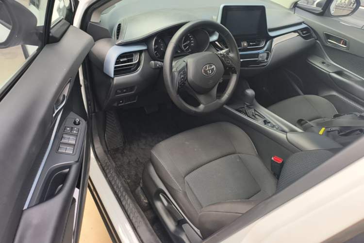 Used Toyota IZOA 2021 2.0L Enjoy Edition Driver Seat