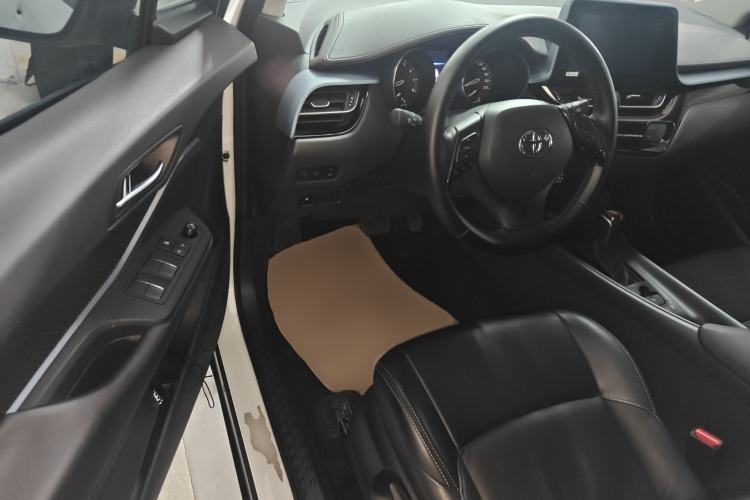 Used Toyota IZOA 2021 2.0L Enjoy Edition Driver Seat