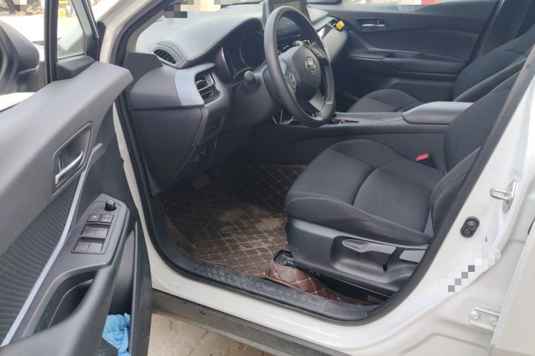Used Toyota IZOA 2021 2.0L Enjoy Edition Driver Seat