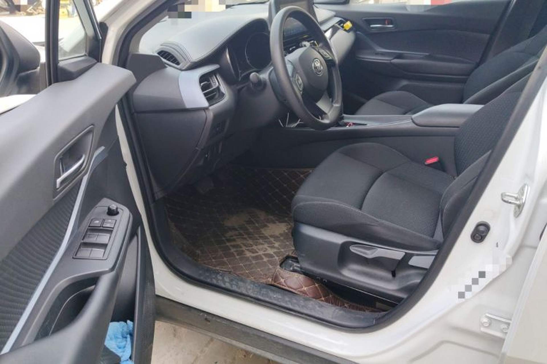 Used Toyota IZOA 2021 2.0L Enjoy Edition Driver Seat