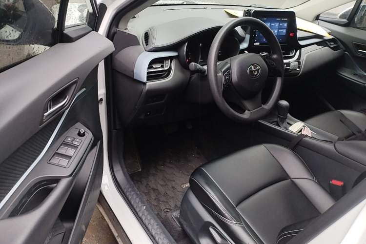 Used Toyota IZOA 2021 2.0L Enjoy Edition Driver Seat