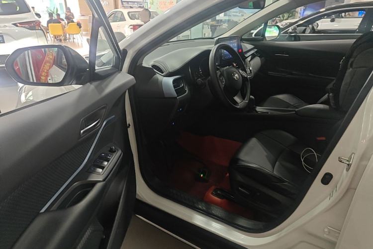 Used Toyota IZOA 2021 2.0L Enjoy Edition Driver Seat