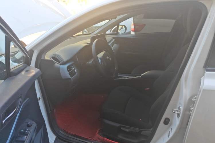 Used Toyota IZOA 2021 2.0L Enjoy Edition Driver Seat