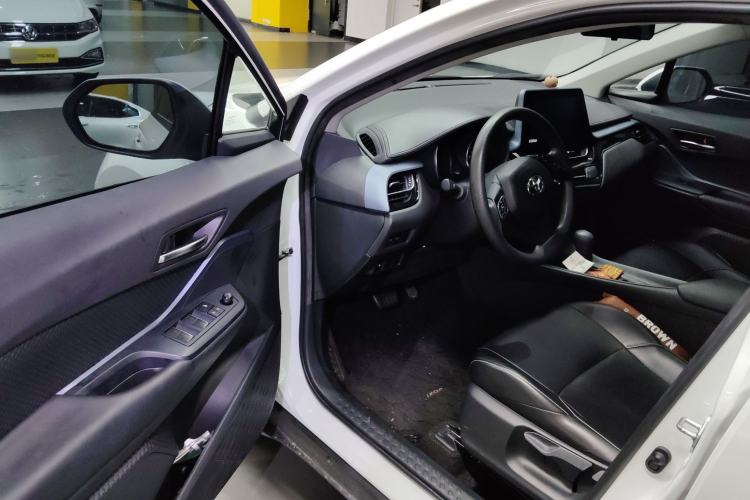 Used Toyota IZOA 2021 2.0L Enjoy Edition Driver Seat