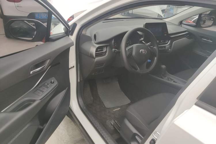 Used Toyota IZOA 2021 2.0L Yixing Version Driver Seat