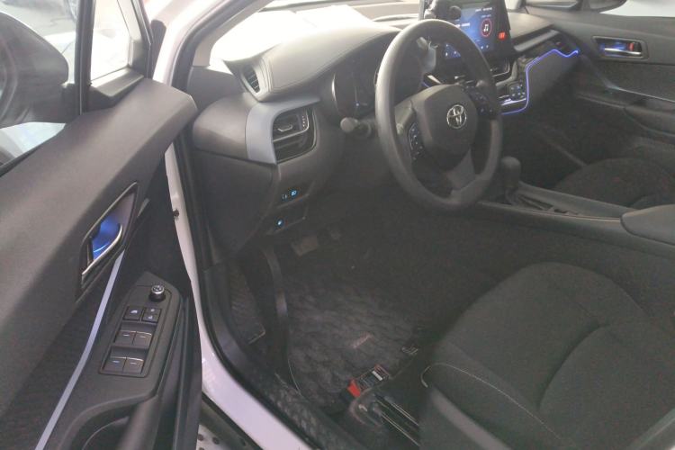 Used Toyota IZOA 2021 2.0L Enjoy Edition Driver Seat