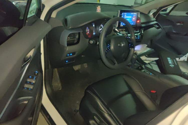 Used Toyota IZOA 2021 2.0L Enjoy Edition Driver Seat