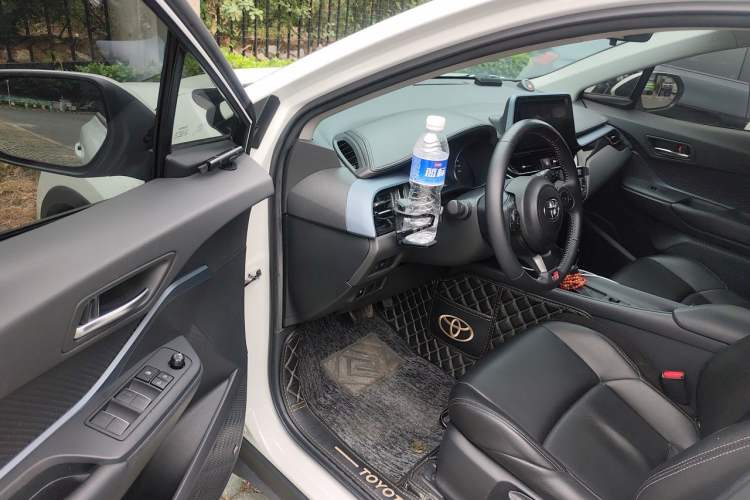 Used Toyota IZOA 2021 2.0L Enjoy Edition Driver Seat