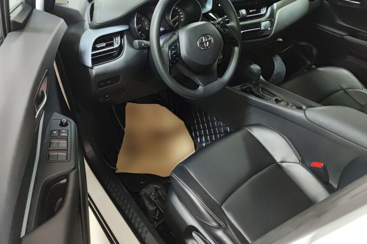 Used Toyota IZOA 2021 2.0L Enjoy Edition Driver Seat