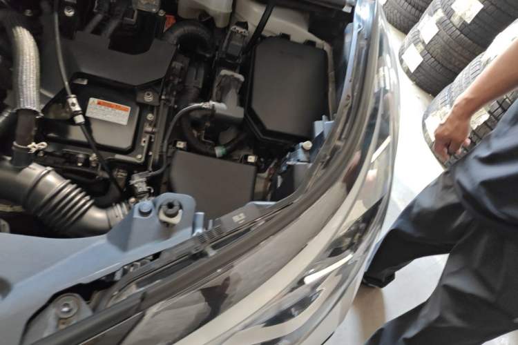Used Toyota IZOA 2021 Dual-Motor 2.0L Yichi Edition Engine Bay Left