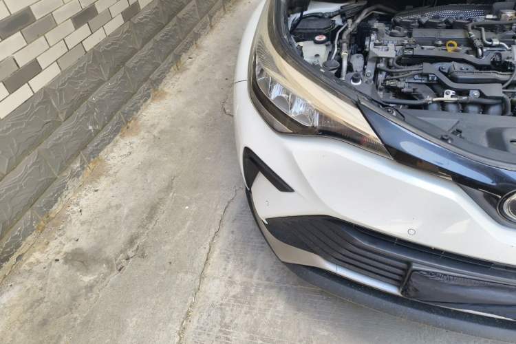 Used Toyota IZOA 2021 2.0L Yixing Version Engine Bay Right